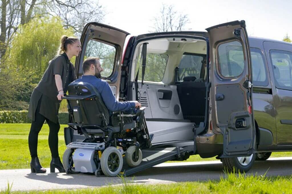 trasporto-disabili-auto-Renault-Grand-Kangoo- Autoveicoli per disabili - Automezzi per disabili - Macchine per disabili - Auto per disabili
